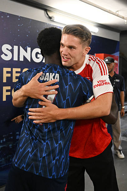 MrOnile_'s tweet image. Arsenal's new no 1⃣4⃣ met his new team mates in Singapore before the Arsenal - Newcastle kickoff.
Arsenal defeated Newcastle 3-2 to make it 2 wins from 2 in Singapore ✅️👏
#Onile #Arsenal #Gyokeres