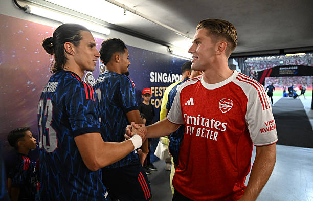 MrOnile_'s tweet image. Arsenal's new no 1⃣4⃣ met his new team mates in Singapore before the Arsenal - Newcastle kickoff.
Arsenal defeated Newcastle 3-2 to make it 2 wins from 2 in Singapore ✅️👏
#Onile #Arsenal #Gyokeres