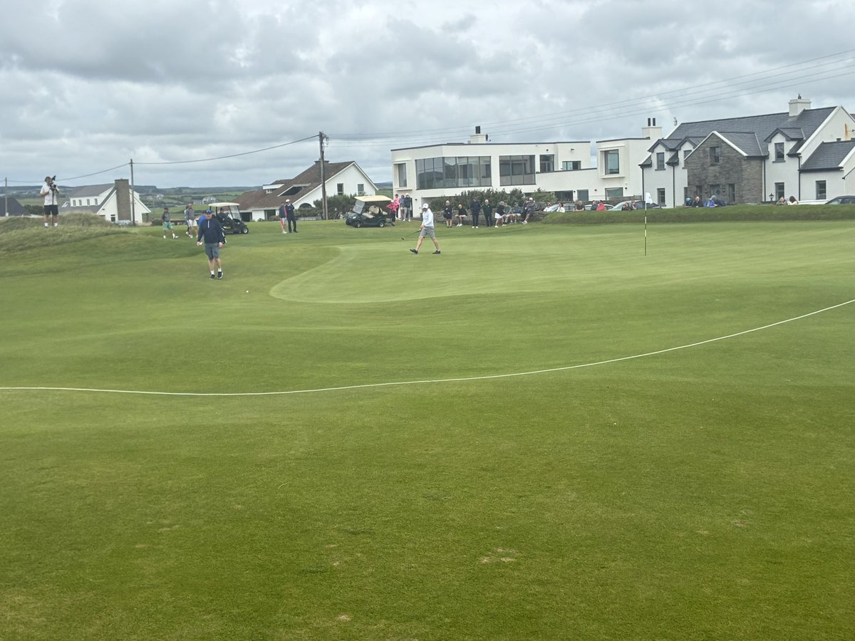 ClareFM's tweet image. Keane drains a massive putt on the 4th hole to go two up. Fantastic start from the Kilfenora man