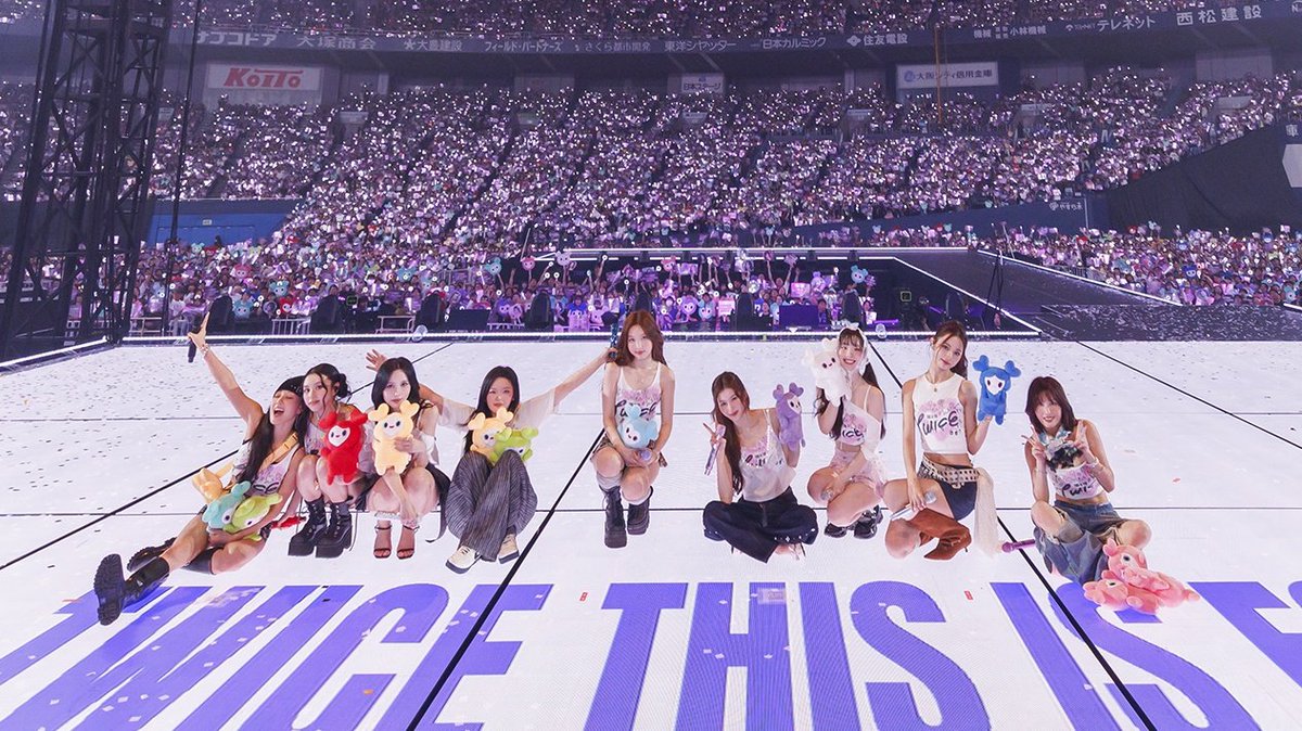 inysains's tweet image. NAYEON CENTERRRRR!
*screaming in soobin way*