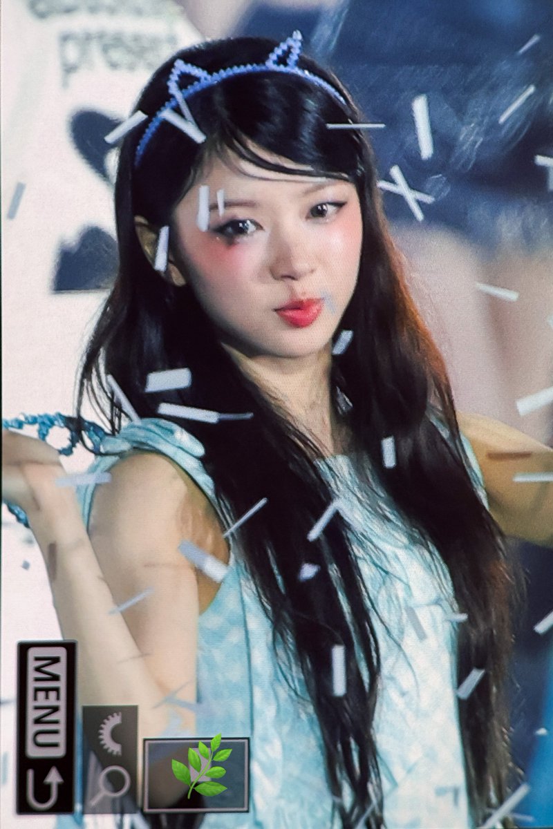 grass2e's tweet image. 250727 가요대전 썸머

카냥이 

#아일릿 #모카 
#ILLIT #MOKA