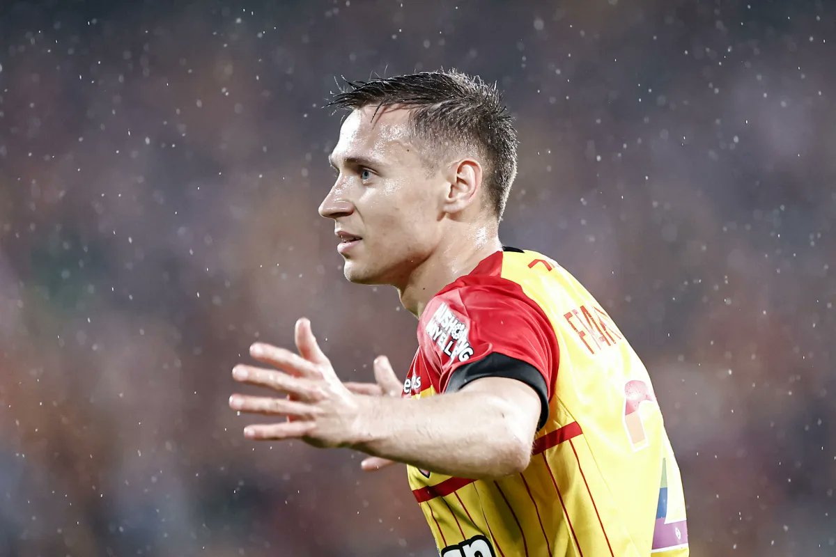 Agent_Trev's tweet image. Paris FC have entered the race to sign Galatasaray defender Przemysław Frankowski, joining Rennes in pursuit of the 30-year-old. The Polish international previously played for RC Lens and could return to Ligue 1. 👀
#Frankowski #ParisFC #Rennes #Galatasaray #SRFC