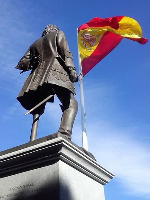 Los niños deben crecer con el nombre de Blas de Lezo.

No hay pedagogía más honda que la del ejemplo, y pocos ejemplos hay más nobles que el de aquel marino mutilado que, sin una pierna, sin un ojo y con un brazo inútil, sostuvo con firmeza el honor de una nación entera frente a