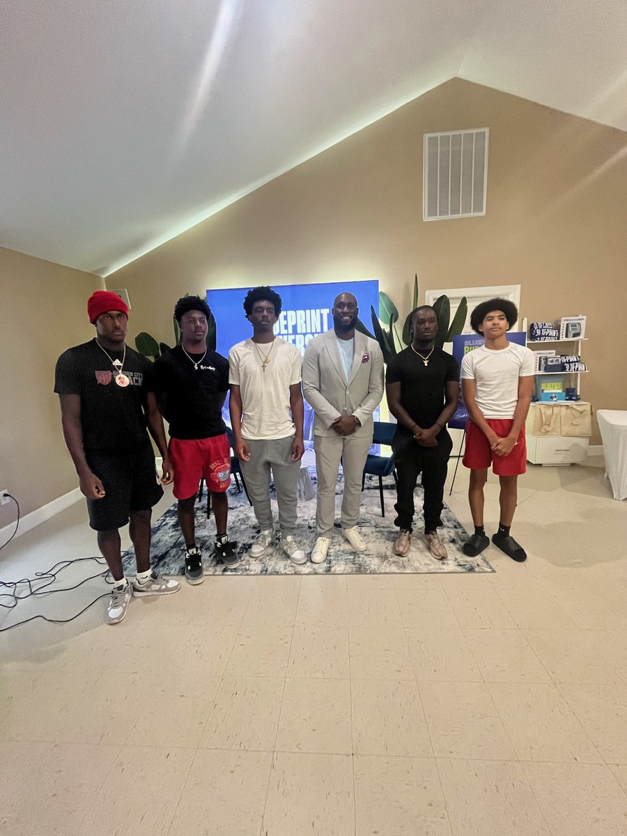 Gadsden City FB (@gctitansfb) on Twitter photo Thanks to <a href="/harrisj5j/">Jerrell Harris</a> for giving back to our community on yesterday.<a href="/keyshawn_curry5/">Keyshawn Curry</a> <a href="/Tysims6_/">Ty Sims 🦈</a> <a href="/ZyanGibson/">Zyan “z7evenn” Gibson</a> #onceatitanalwaysatitan Thanks to <a href="/harrisj5j/">Jerrell Harris</a> for giving back to our community on yesterday.<a href="/keyshawn_curry5/">Keyshawn Curry</a> <a href="/Tysims6_/">Ty Sims 🦈</a> <a href="/ZyanGibson/">Zyan “z7evenn” Gibson</a> #onceatitanalwaysatitan
