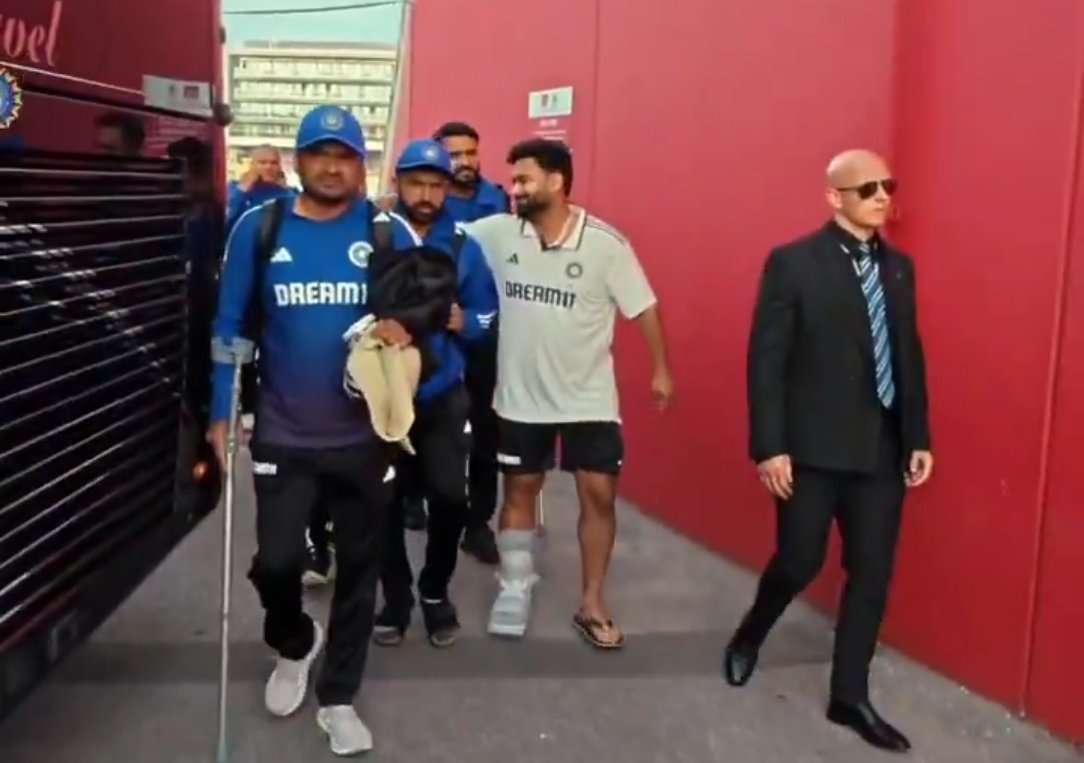 ms_dhoni_077's tweet image. Rishabh pant reached old Trafford stadium, Manchester