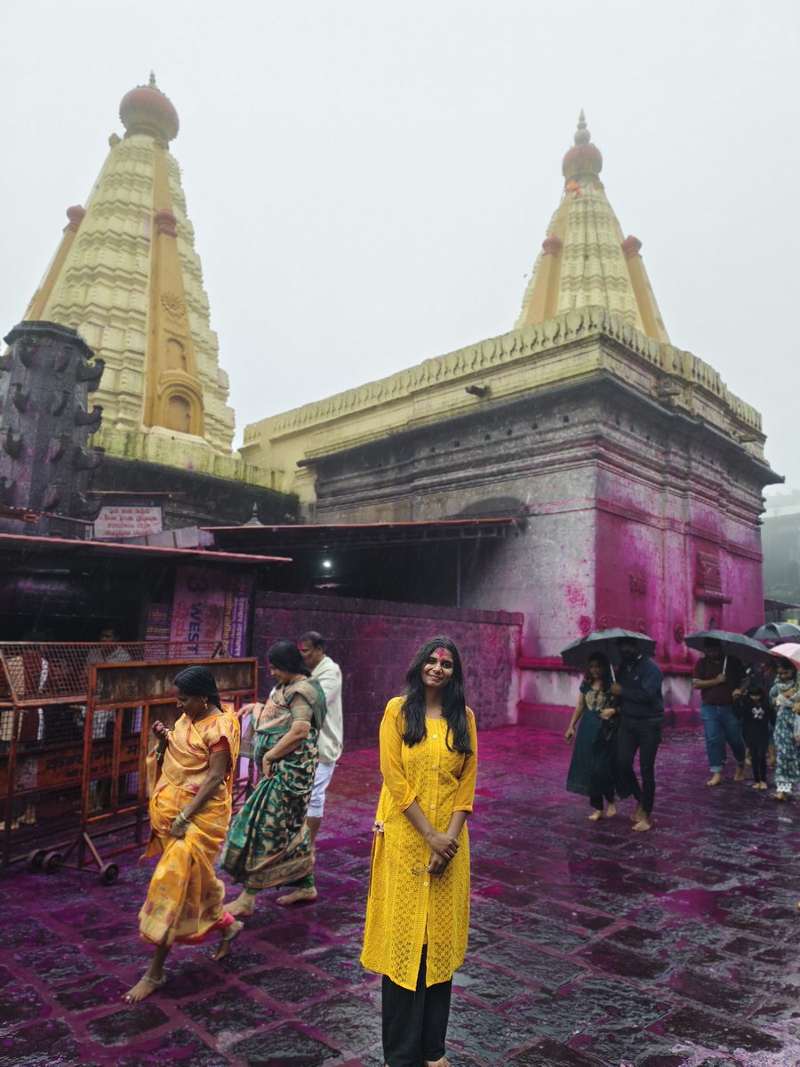 SayaliB5's tweet image. I loved this picture but can someone remove these people in the background?