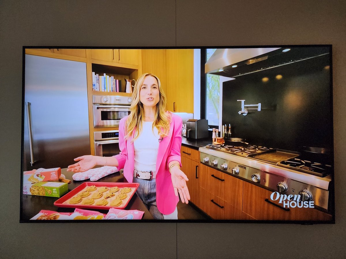 stanleymwc's tweet image. #OpenHouse is a weekly reminder of how people are willing to splurge to maintain a suburban lifestyle in one of the oldest US cities and see nothing wrong in leaving their pristine building and walking into a crumbling #thirdworldshithole...aim higher... #NYCproblems