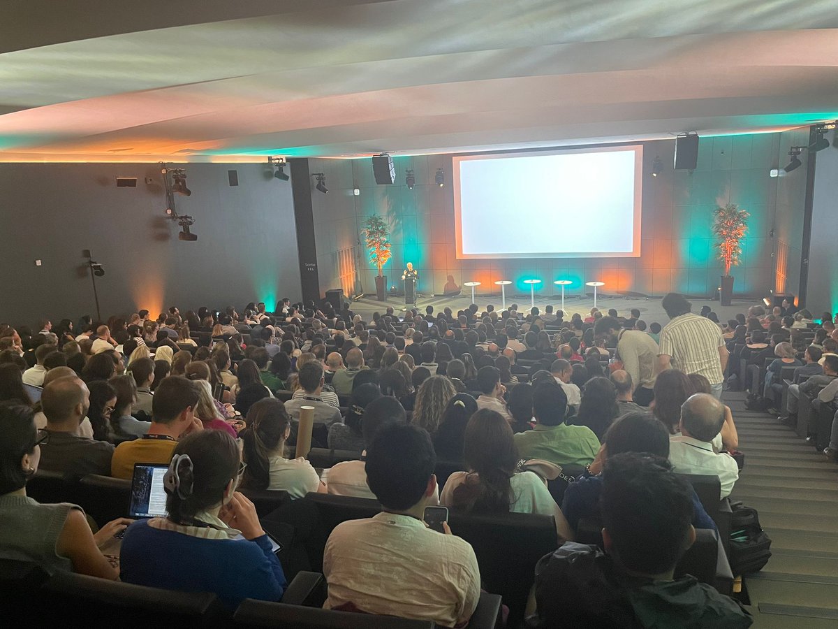 jo_schacherer's tweet image. The Yeast2025 meeting in Paris is over, and was so much fun. It was exciting to see a room full of yeast biologists, with more than 500 people. It was also great to be part of the dream team of organizers, led by Gilles Fischer!