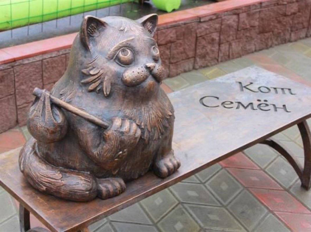 BastianGct's tweet image. En 1980, une famille quittant le sud de la Russie pour s'installer à Mourmounsk a dû changer de train lorsque leur #chat, Semyon, s'est perdu dans la capitale russe
Seymon a passé 6 ans à parcourir 1243 miles et a retrouvé sa famille.
Il s'agit du monument de Saymon à Mourmounsk
