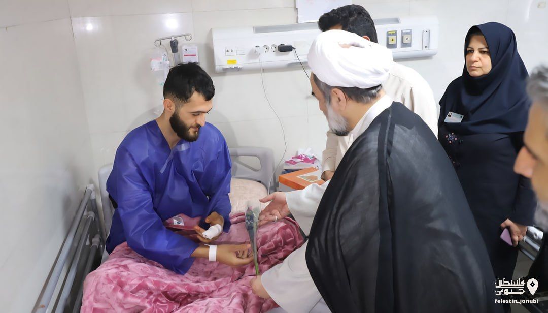 felestinjonubi's tweet image. عیادت نماینده رهبر انقلاب از مجروحان حادثهٔ زاهدان
نماینده ولیفقیه در سیستانوبلوچستان از مجروحان حادثهٔ تروریستی زاهدان عیادت کرد./ جماران