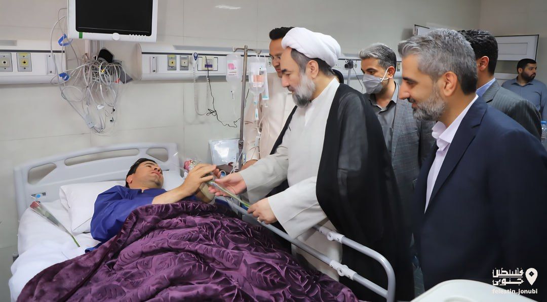 felestinjonubi's tweet image. عیادت نماینده رهبر انقلاب از مجروحان حادثهٔ زاهدان
نماینده ولیفقیه در سیستانوبلوچستان از مجروحان حادثهٔ تروریستی زاهدان عیادت کرد./ جماران