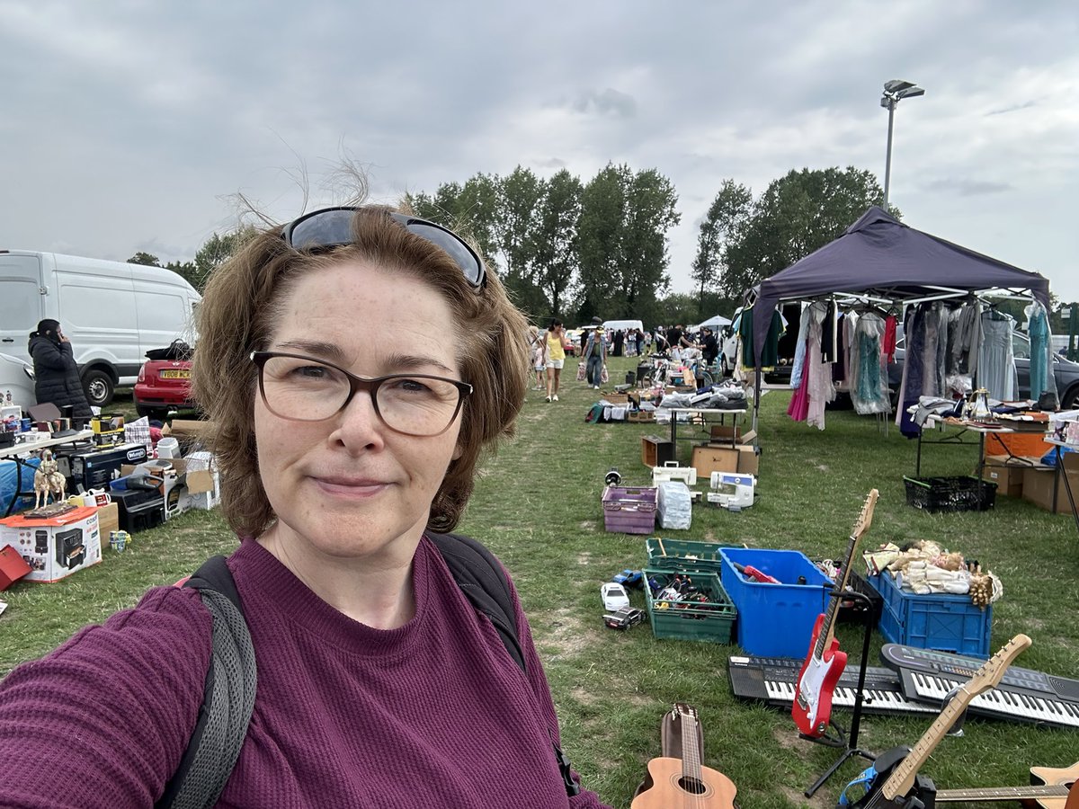 #carboot! #daggerlane #familyTime #motherdaughter #motherdaughterlove