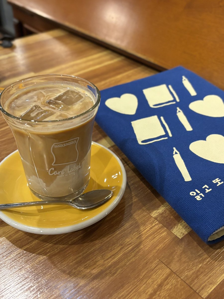 c2025book's tweet image. #독서계트친소 #독서계_트친소
책이라는 창을 통해 새로운 세상을 보는 경험을 소중하게 여겨요 📚 책 읽기 좋은 공간을 찾아다니고 독서모임에도 종종 다니고 있습니다 🖋️

비슷한 분들과 탐라에서 상호작용하며 지내고 싶어요! 
마음 눌러주시면 선팔하러 갈게요 ☺️