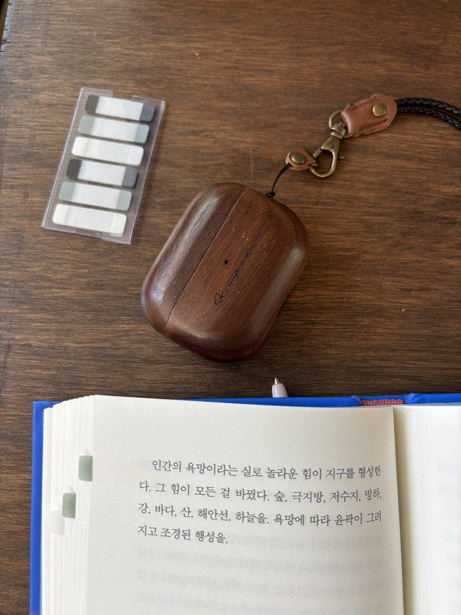 c2025book's tweet image. #독서계트친소 #독서계_트친소
책이라는 창을 통해 새로운 세상을 보는 경험을 소중하게 여겨요 📚 책 읽기 좋은 공간을 찾아다니고 독서모임에도 종종 다니고 있습니다 🖋️

비슷한 분들과 탐라에서 상호작용하며 지내고 싶어요! 
마음 눌러주시면 선팔하러 갈게요 ☺️