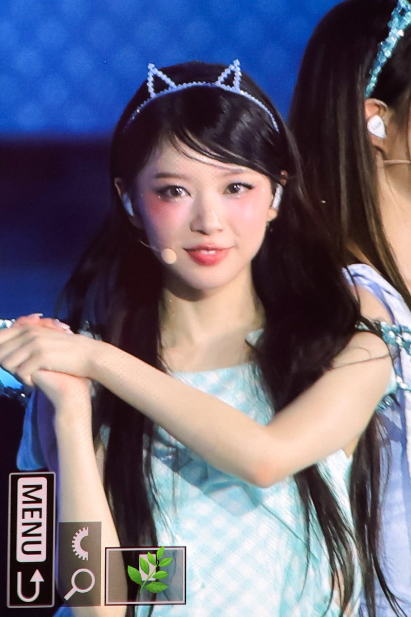 grass2e's tweet image. 250727 가요대전 썸머

나 안아 🫶🫶

#아일릿 #모카 
#ILLIT #MOKA