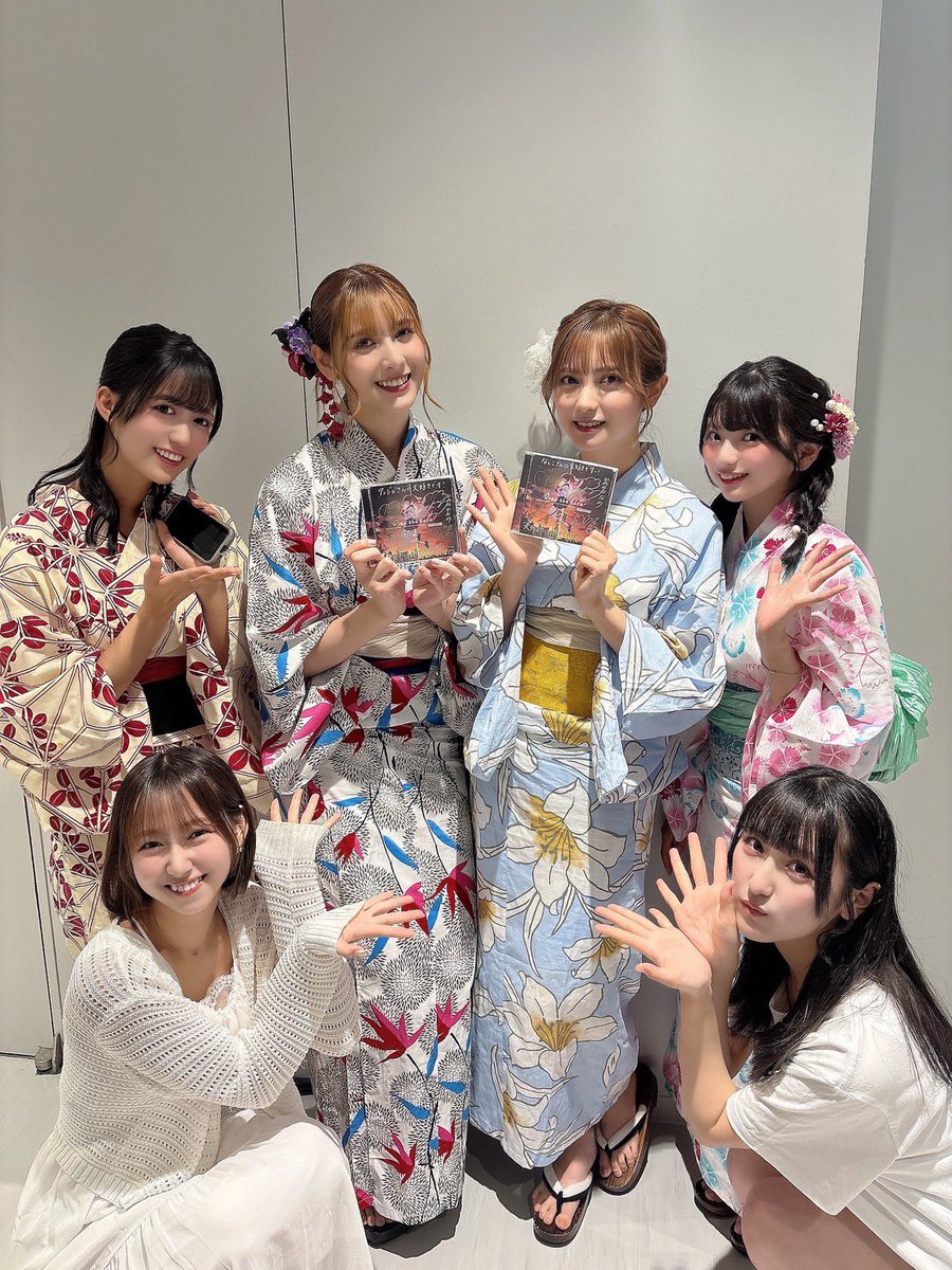 本日のゼロイチTVで、桃月なしこさん(<a href="/nashiko_cos/">桃月なしこ</a> )、アンジェラ芽衣さん(<a href="/angela_mei01/">アンジェラ芽衣</a> )のおふたりとお写真撮らせていただきました！

おふたりの掛け合いがとっても大好きです、、！お綺麗すぎて目が離せませんでした、！

快くお写真撮っていただき、CDも受け取って下さりありがとうございます🙇‍♀️