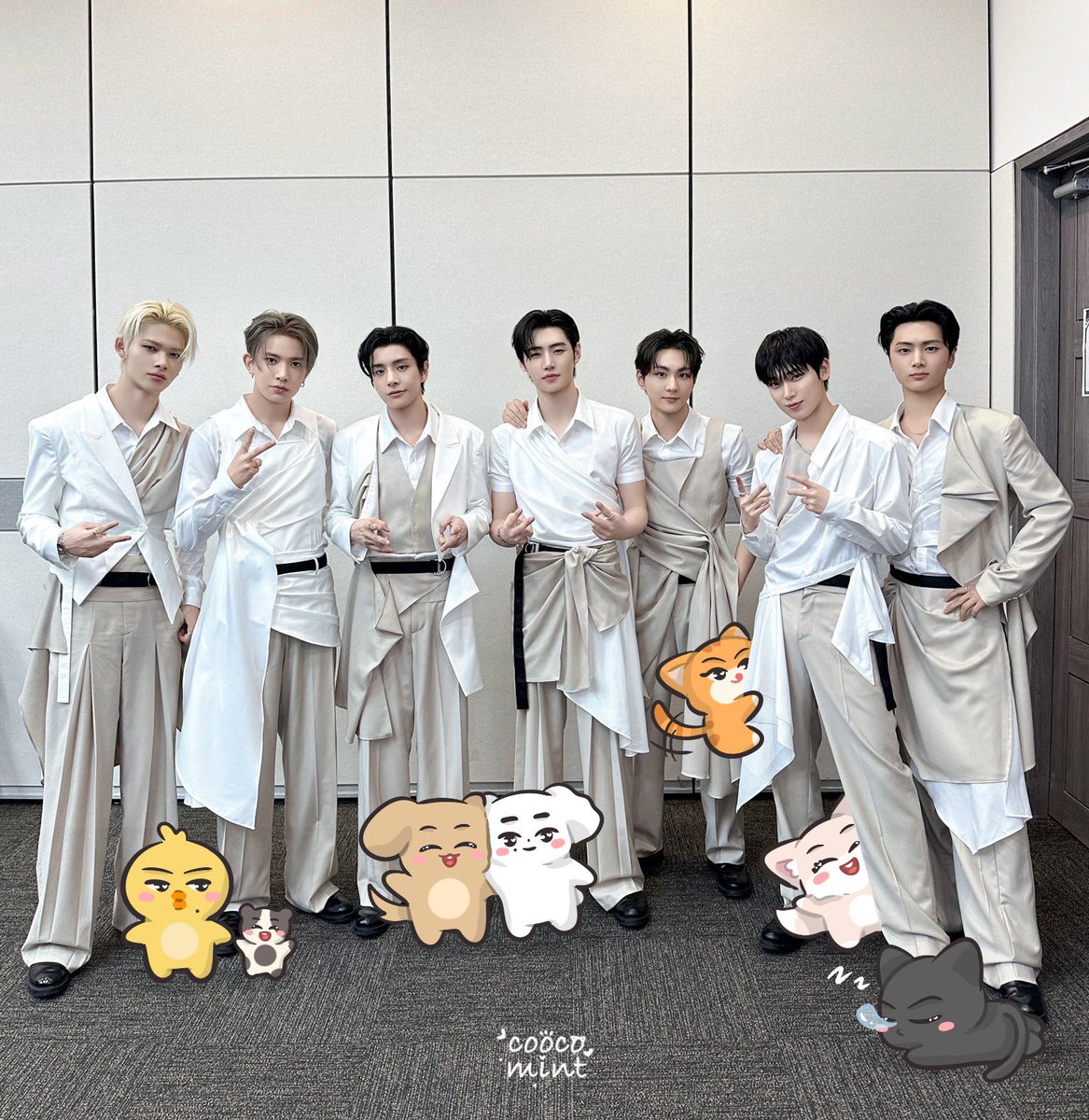 coocomint's tweet image. 🐤🐹🐕🐩🐈🦊🐈⬛
ENHYPEN LIGHTS UP THE SUMMER SKY
#ENHYPEN_GayoDaejeonSummer2025 #ENHYPEN #엔하이픈 @ENHYPEN_members #ENHYPENfanart