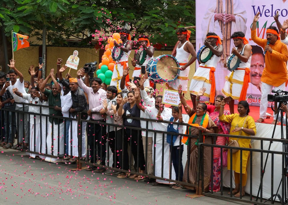 Tiruchirappalli turned saffron! 🚩

Enthusiastic crowds lined the streets to warmly welcome their beloved leader during his visit to Tamil Nadu.