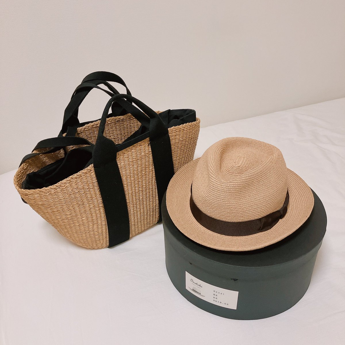 chihacenti's tweet image. なんだかんだ土日は仕事してしまったので明日は夏休みにしようといそいそ麦藁帽子をだしている。