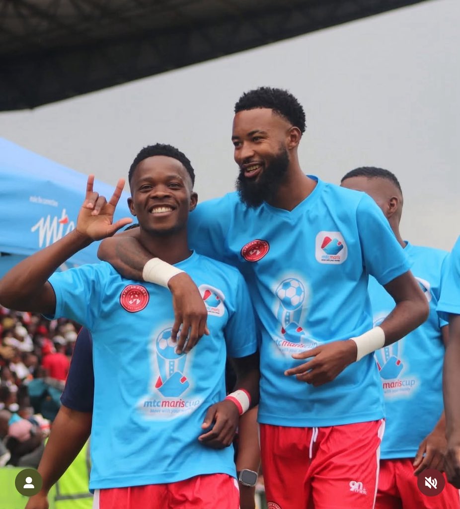 FootyNamibia's tweet image. 🚨Africans Stars FC duo training with Matebele FC🇧🇼
Herold //Gaseb (winger) and Deon Duve Tjizumaue (attacking midfielder) on trial at Matebele fc after their contracts with African Stars FC expired
#footynamibia