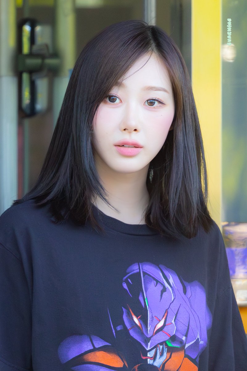 aespacyforyou's tweet image. SHORT HAIR LOOKS SO GOOD ON HER IM GOING FERAL