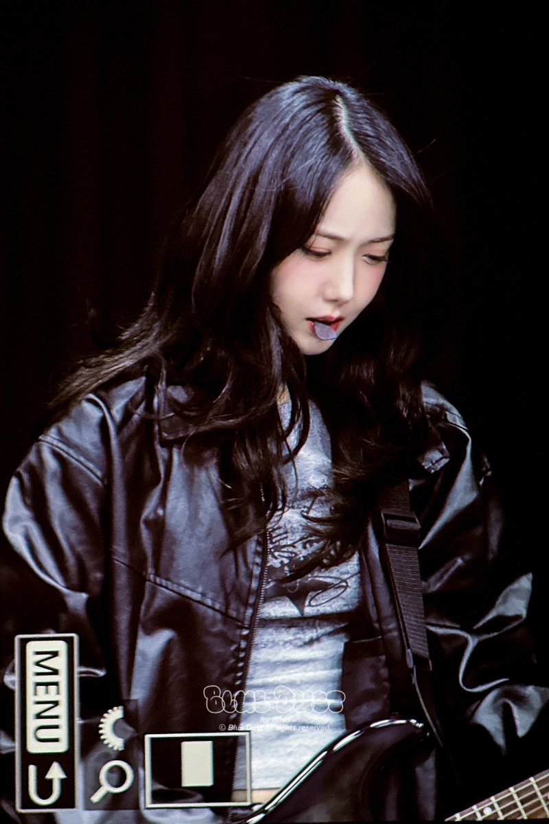 bluedust_sb's tweet image. 250727 ๋ฐด๋๋ถ ์ ๋น์ธ๋ ~~๐ฉต
#๋น๋น์ง #์ ๋น #VIVIZ #SINB