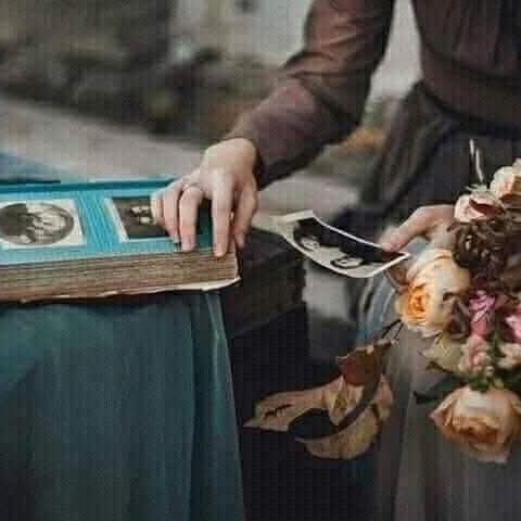 بوسیدہ کھڑکیوں، کملاۓ دِلوں، مرجھاۓ پھولوں، پرانے خطوط اور ریلوے اسٹیشنز کی ویران پٹریوں میں اگر کچھ نیا ہوتا ہے تو بس "انتظار "
#اردو_زبان