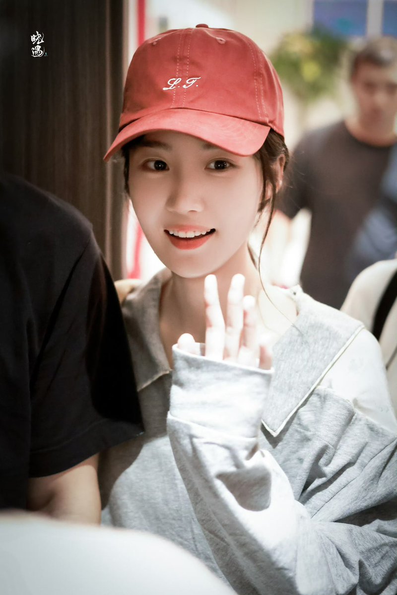 for0927x's tweet image. 250727 晓遇 · 卢昱晓 Update

Scriptreading off work 🎒 

#LuYuxiao #卢昱晓