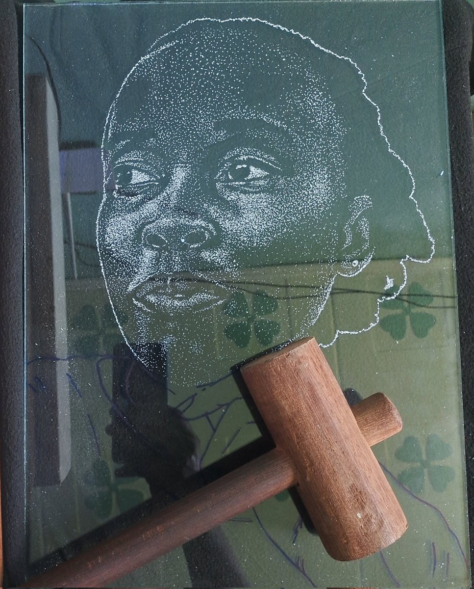 Wickymane's tweet image. Cracked glass art @ 4500 sh
30by40 cm size
Whatsapp or call me on 0746321061
Free delivery within Nairobi cbd
retweet fam🙏