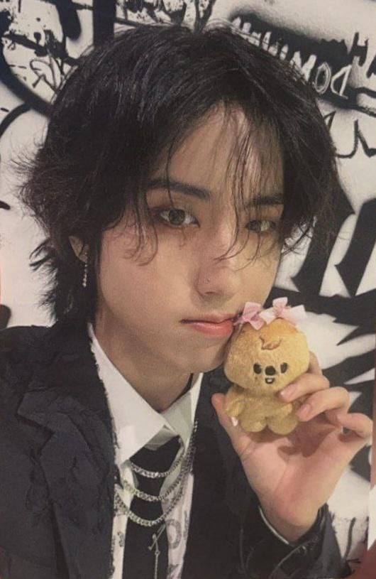 rubyza_drawing's tweet image. Welcome to all new moots!! I'll introduce myself again 𖹭
-You can call me Rubyza/ Mick / Ruben
-he/she
-Stay since 2018
-Italian, Spanish, English
-my bias is Han Jisung ^^ 🐿️

★I'd love to know more about y'all!! Introduce yourselves ↓↓↓