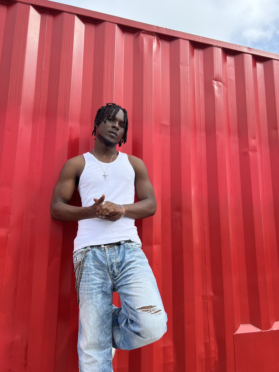 BoyOctave1's tweet image. Caught in the moment 📸 Just like y’all caught the vibe on Come On 🎶 Keep streaming, keep sharing—this one’s ours 💫 #ComeOn #NewMusic"
Link 🔗: cruxmusic.lnk.to/boyoctave-come…