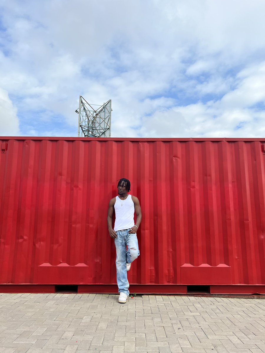 BoyOctave1's tweet image. Caught in the moment 📸 Just like y’all caught the vibe on Come On 🎶 Keep streaming, keep sharing—this one’s ours 💫 #ComeOn #NewMusic"
Link 🔗: cruxmusic.lnk.to/boyoctave-come…