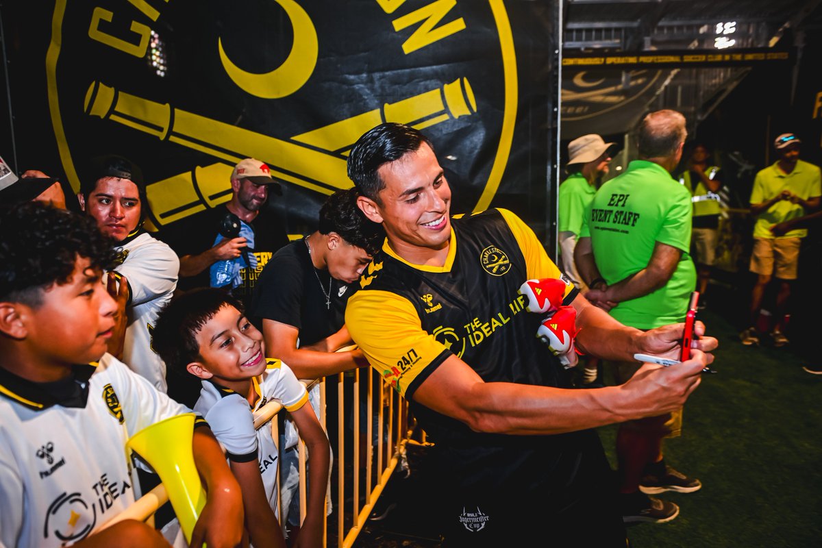Chas_Battery's tweet image. 🖤💛🫶