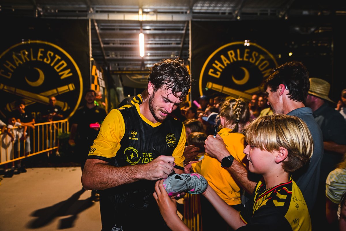 Chas_Battery's tweet image. 🖤💛🫶