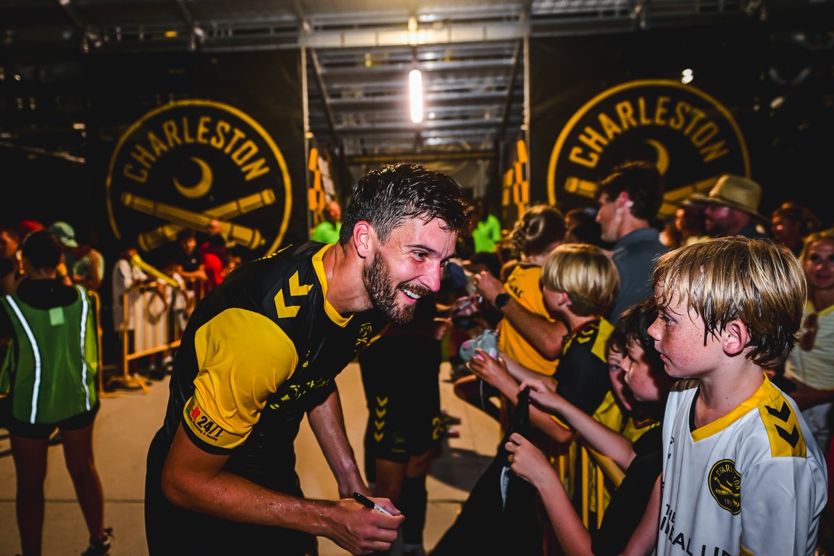 Chas_Battery's tweet image. 🖤💛🫶