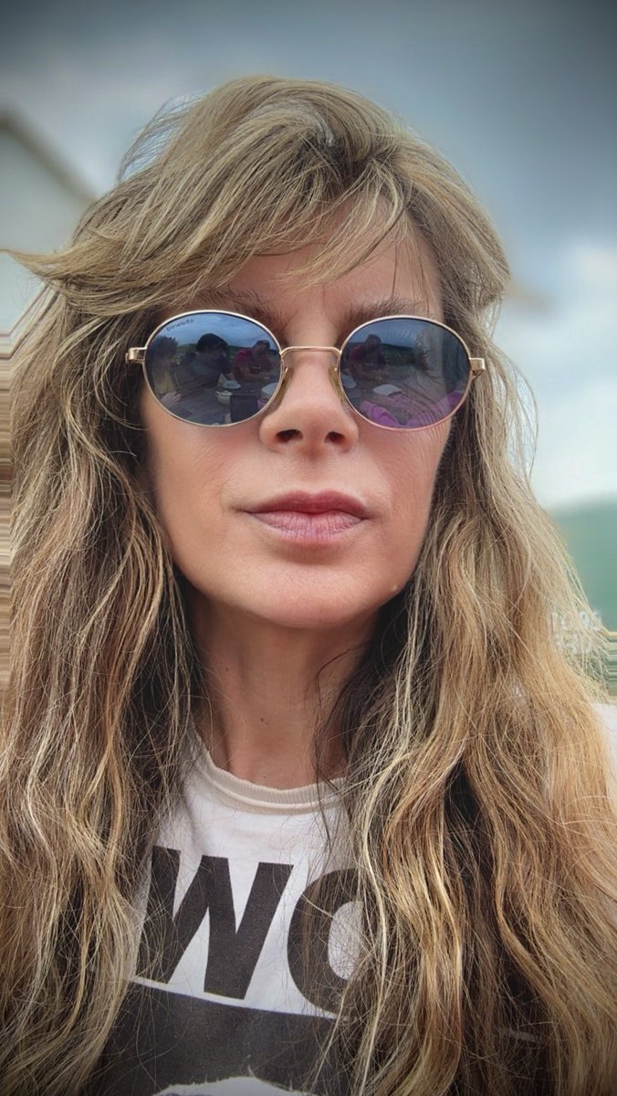 3violetMistyblu's tweet image. Guessed it was the right time to get my Ozzy
style shades out 😎
*not exactly the same I know, before you tell me off!