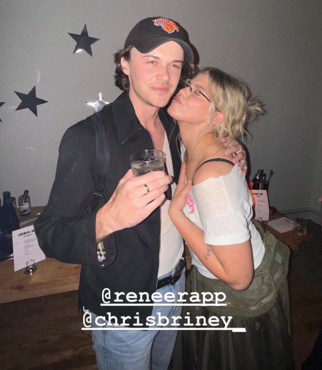 reneevermore's tweet image. y’all don’t get it these are my two favorite people 😭😭😭😭