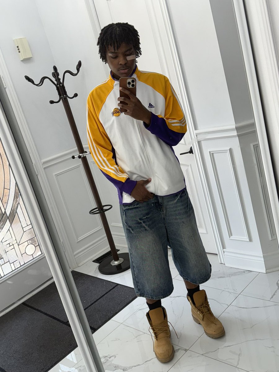 OriginalXXIX's tweet image. Tell Rob Pelinka sign me I only want the vet min
