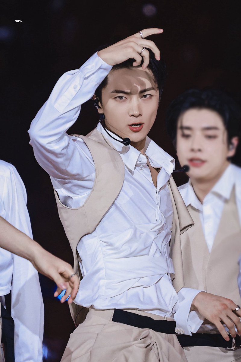 his chest skin tone is so attractive 🫠🤎