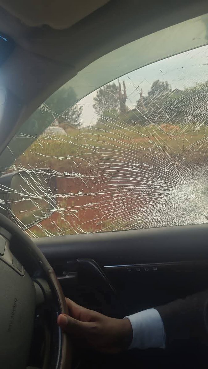 Billy Mwangi (@mwangihub) on Twitter photo Just in; Several injured as goons attack DCP leaders in murang'a. Just in; Several injured as goons attack DCP leaders in murang'a.