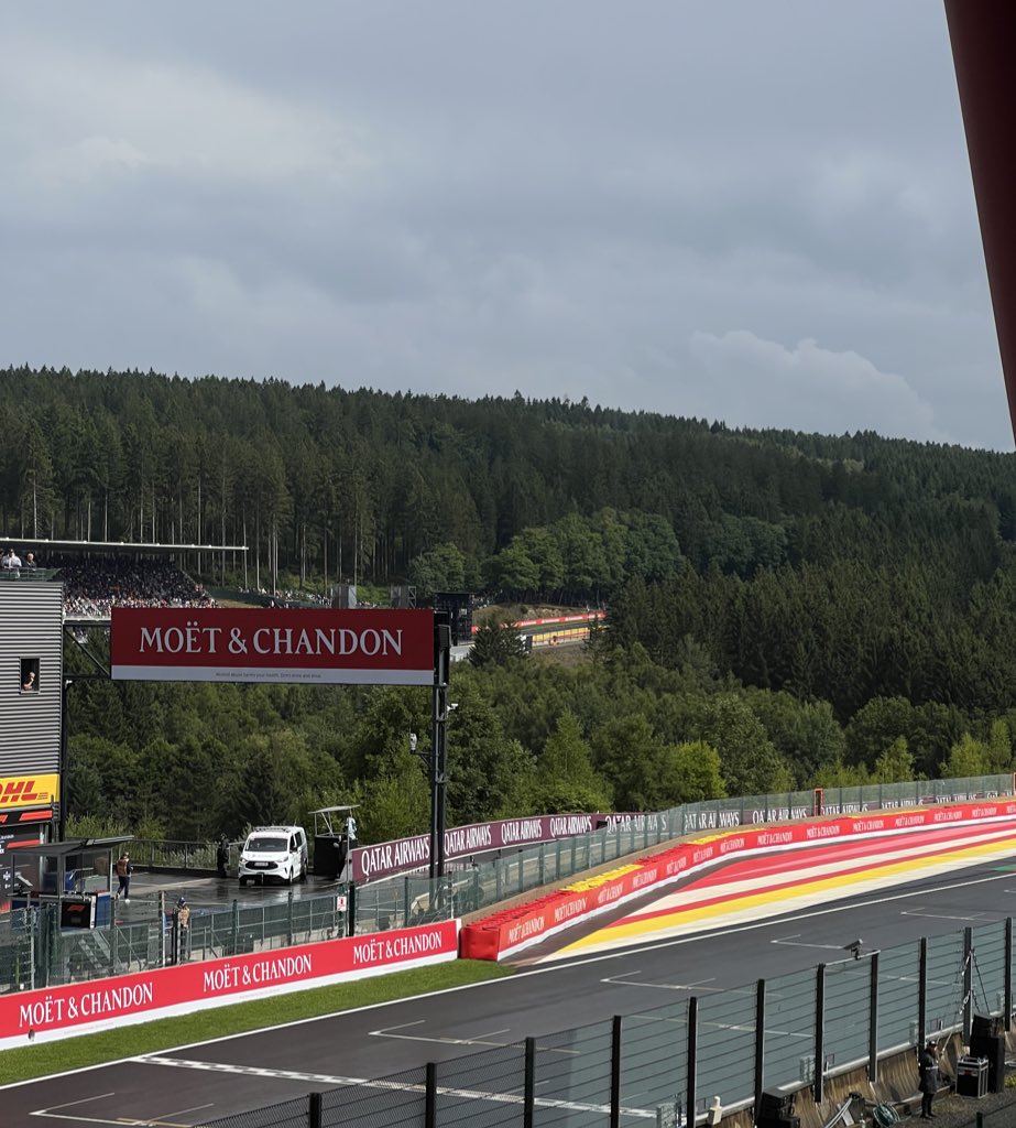 AndyVidaa's tweet image. Le moment de sortir et sécher la piste …. @fia bande de chiens