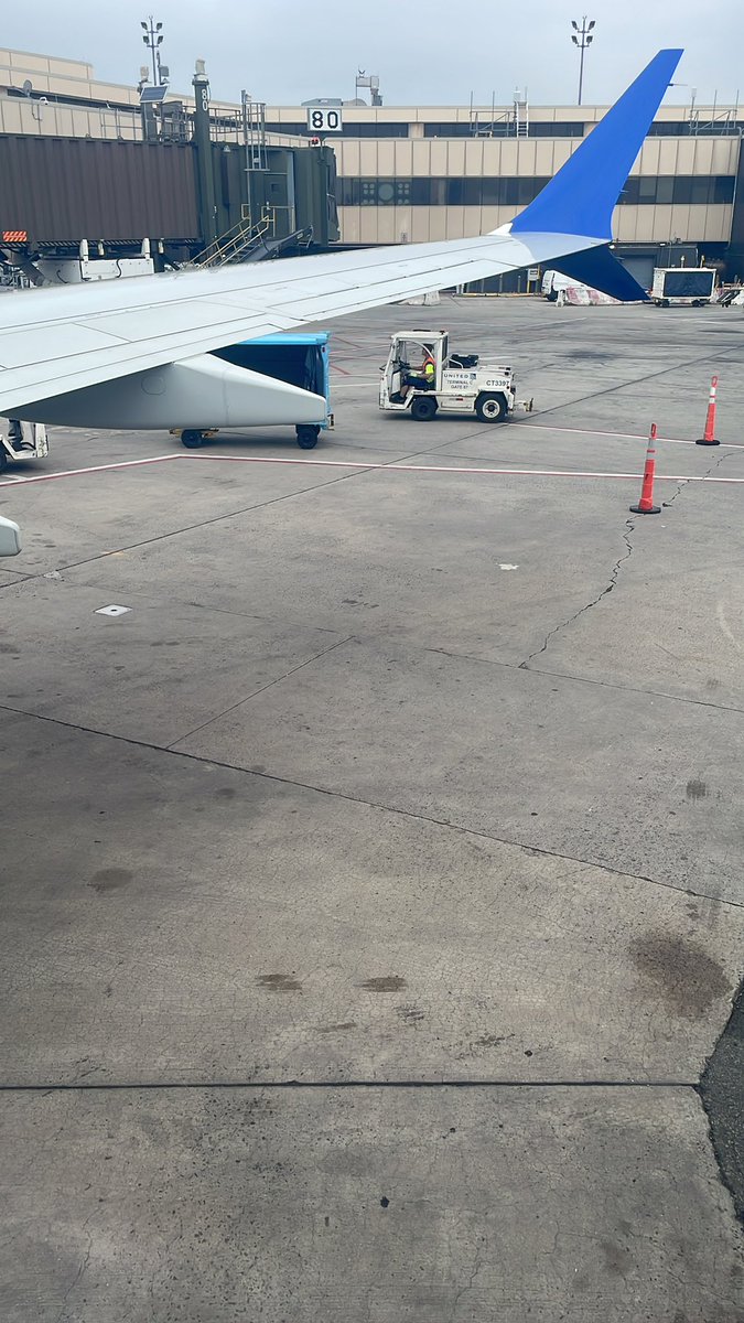 kevstuhh's tweet image. going on a flight if i die i hope jdm colds islam ✌️