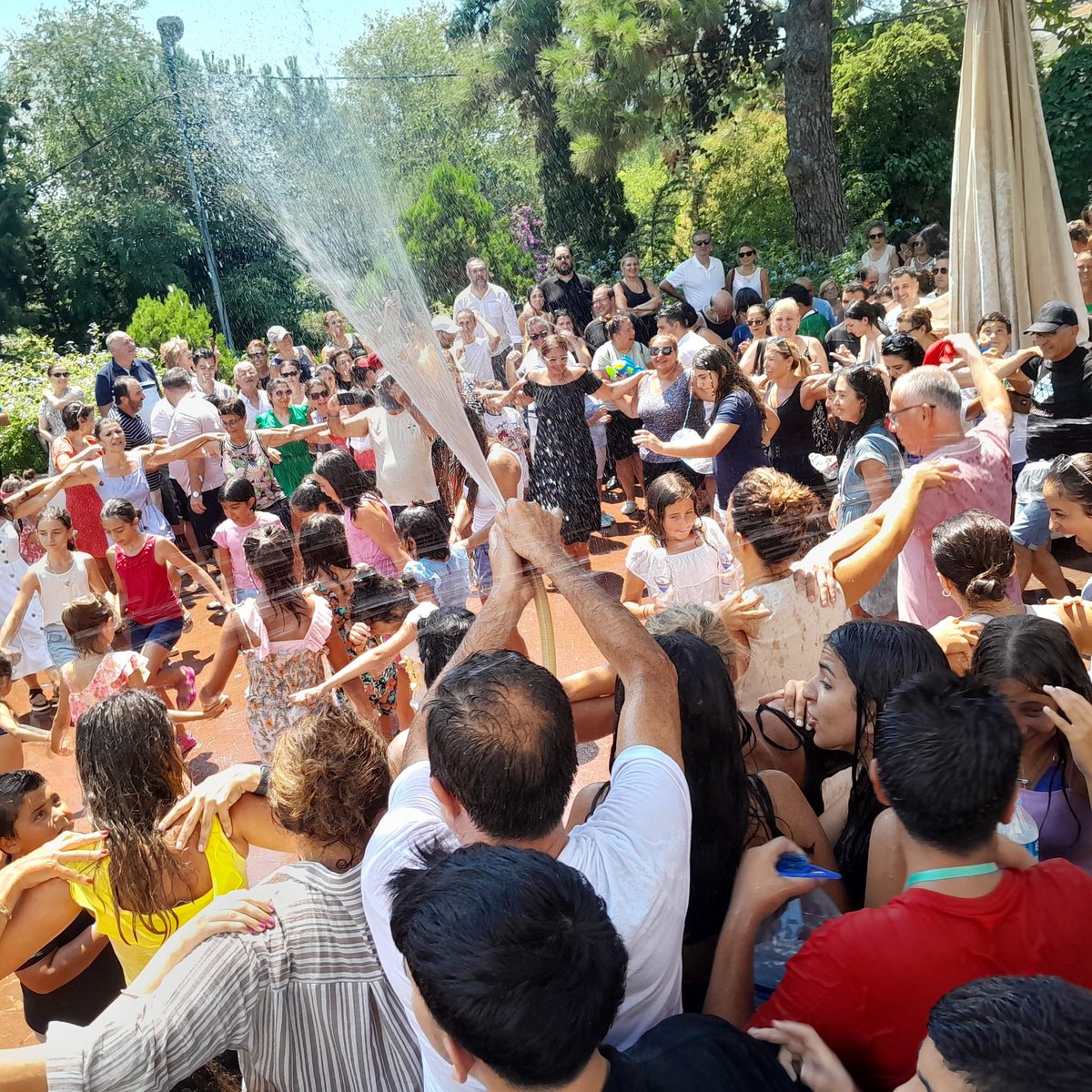 Ermeni komşularımızın en önemli ve renkli yortularından biri olan Vartavar’ı kutlarız. Yüzyıllardır suyla bereketin, neşenin ve birliğin simgesi olan Vartavar Bayramı kutlu olsun!