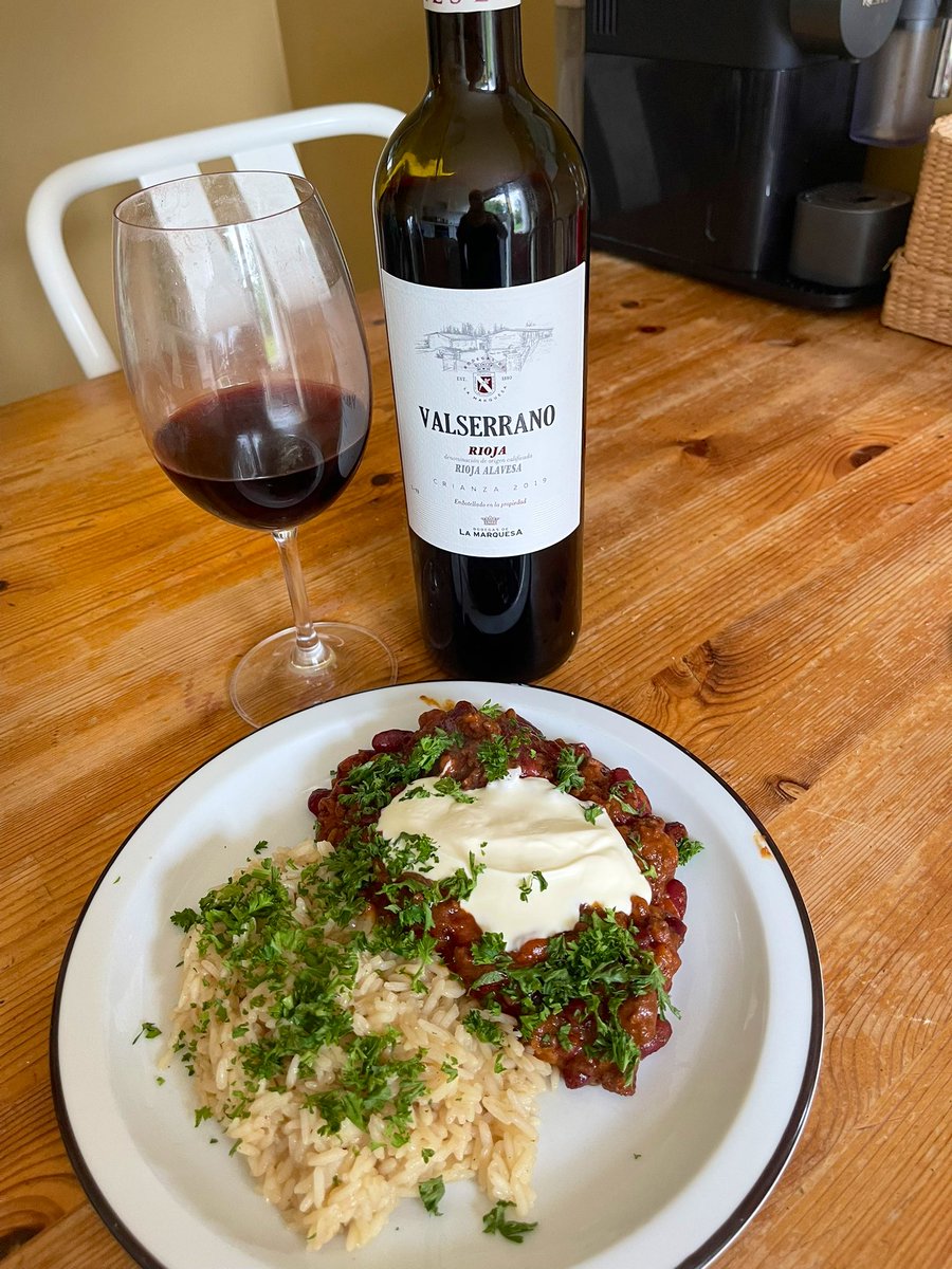 joukesp's tweet photo. #SundayLunch #ChiliConCarne #Rice #Valserrano
Not our usual Sunday lunch but had to use up the minced beef!
2 1/2 hr in the making (fresh beans) but very happy w result!
Superb ‘19 Crianza by @valserrano!
Anderlecht won 5-2!
Waiting for Pogaçar’s triumph in Paris!
Am I happy? https://t.co/yQwWr9nNEi