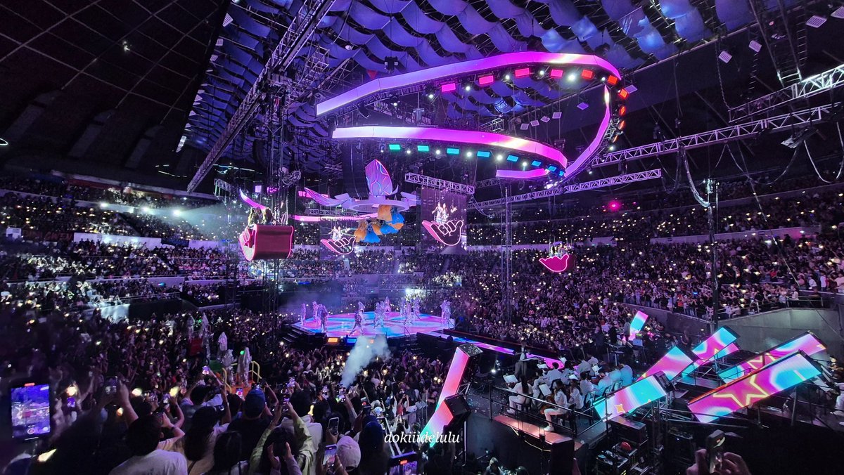 When they said GRAND BINIverse, they meant it! Congrats, BINI! Cheers to more 360 stages with you 🥂✨️

BINI Dominates New Hue
#BINIxTheNewHueVMA2025 #BINI