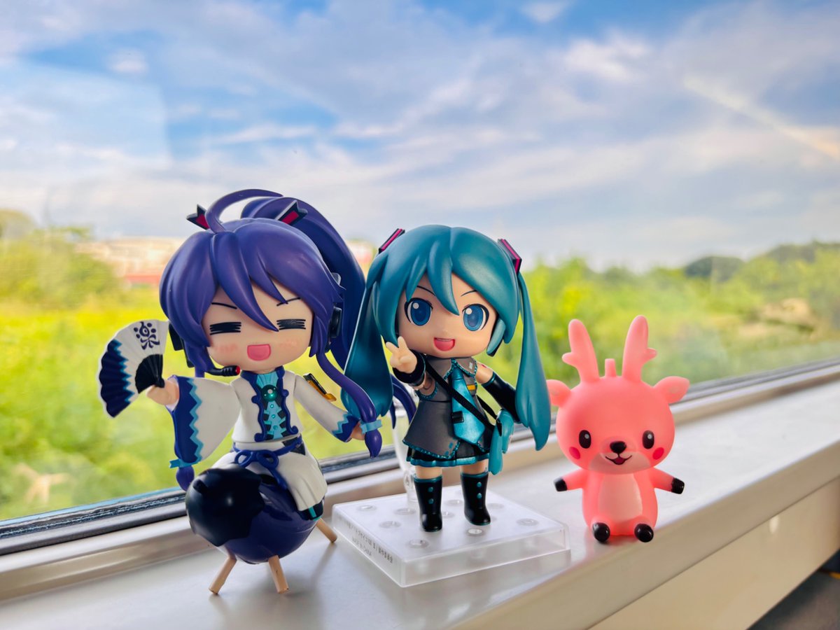 Moku_a31's tweet image. 👉 7/27のお題【窓】
帰りの車窓から見えた景色にも
癒された……また会いに行くよ〜!
#ミクダヨー #神威がくぽ #イワシカちゃん #深夜の初音ミク撮影60分一本勝負