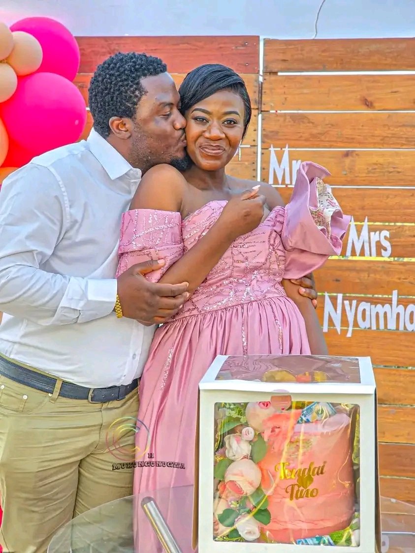 Varakashi4edW's tweet image. Proverbs 18:22 "He who finds a wife finds a good thing, and obtains favor from the Lord."
Congratulations Murakashi @Tinoten53374277 Cde Tinotenda Chibage.
Welcome to the league of Men🎊🎊🎊🎈🎈🎉