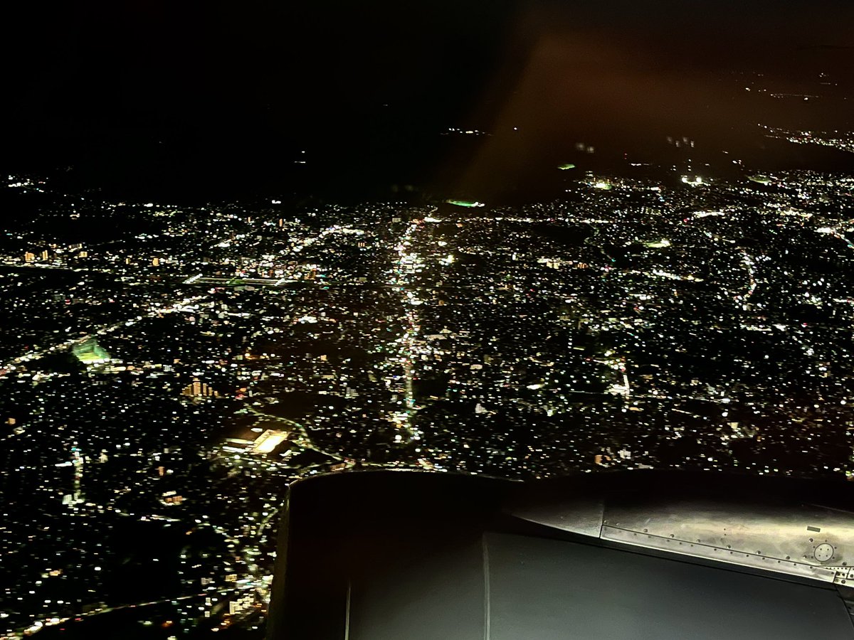SGWMDL's tweet image. ぐっばい福岡九州またきます！
飛行機の到着が遅れてそれはもう！終電ギリギリのギリ。電車間に合わなくて、移動はタクシーでお金かかる方も多いのでは。
成田空港→成田で4000円ほどだった記憶。
ひさびさにミドルの呼吸壱の型・小走りを発動した。。。ｸｯ呼吸を。。。整えないと。。。
