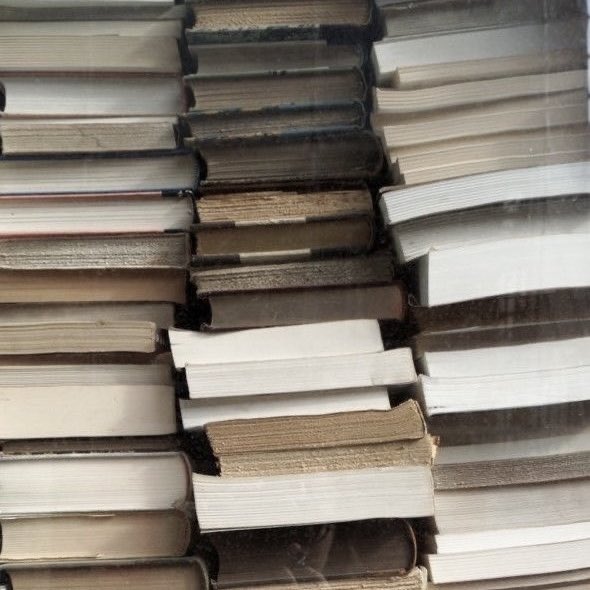 mewithbooks's tweet image. “Wreszcie przestał się starać. Rodzice tak często mówili mu, jak beznadziejny, nieporadny i leniwy jest, że w pewnym momencie po prostu wziął sobie te słowa do serca i naprawdę w nie uwierzył. W końcu to jego rodzice – znali go lepiej niż ktokolwiek inny…”
#kodnapapierze