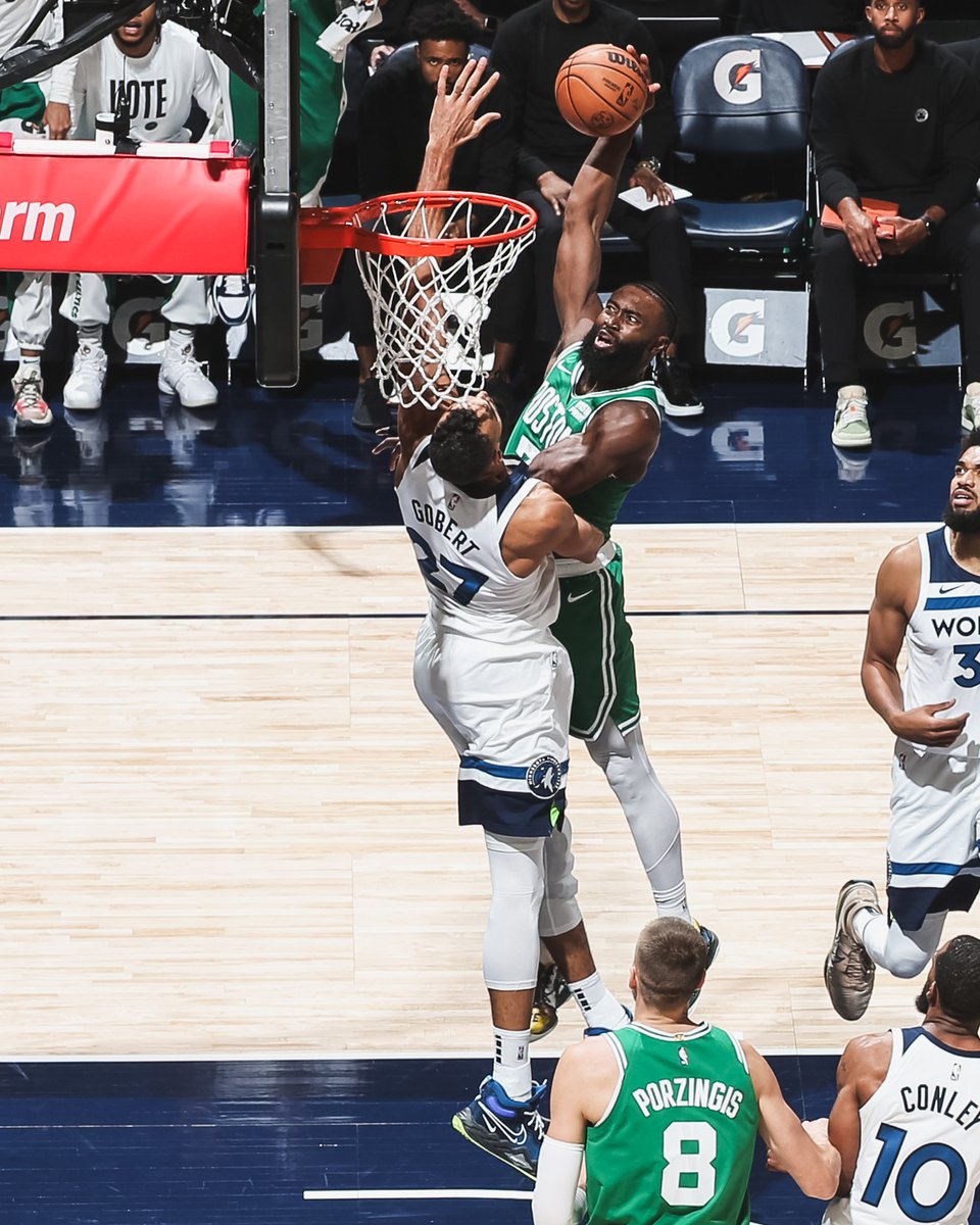 WireReportNBA's tweet image. Jaylen Brown putting the league on notice with his insane dunks during #NBADunkWeek! πͺπ₯ #NBA
π· via @Celtics